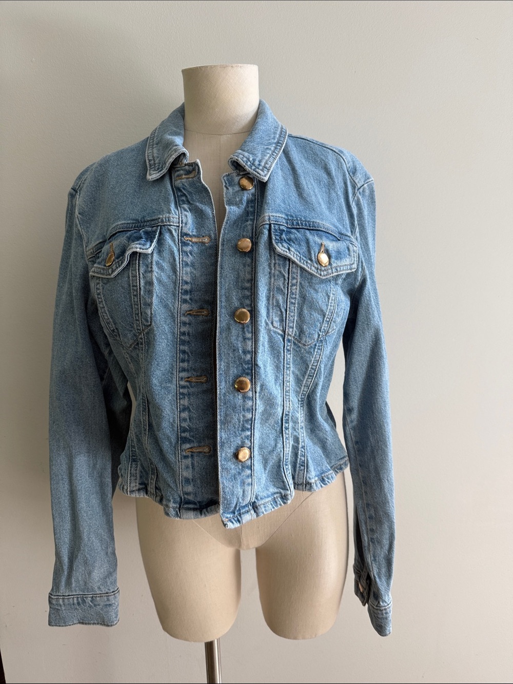 Zara Blue Denim Cropped Jacket with Gold Buttons Large $79.90 retail
